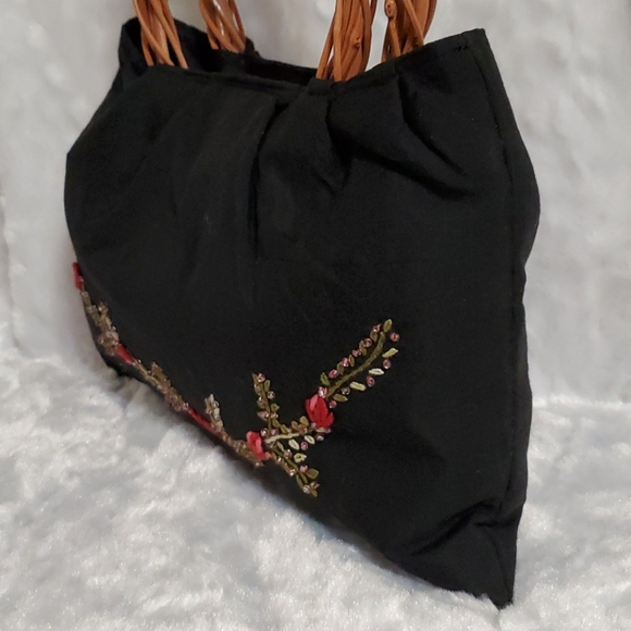 Rose embroidered•beaded•rattan/wood handles•black• - Picture 7 of 16